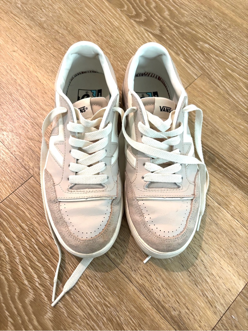 Vans Lowland Unisex Women men) Comfycush Leather Shoe Marshmallow True White 8.5
